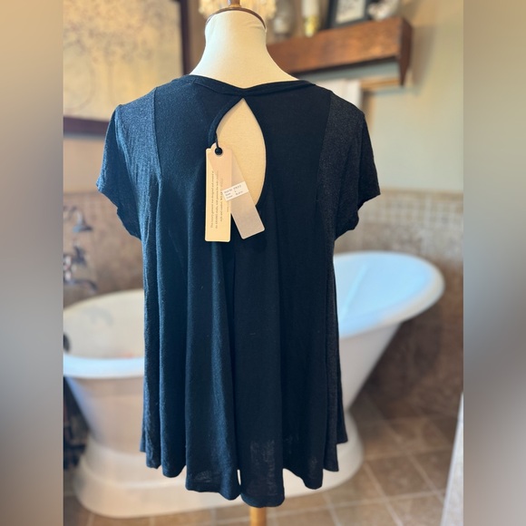 NWT Anama black and gray key hole short sleeve top size large - Picture 4 of 7